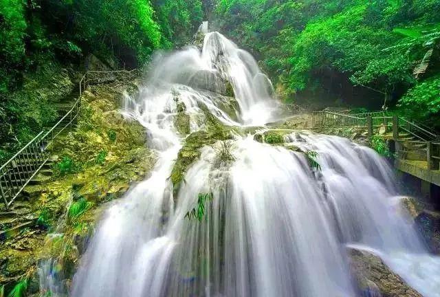 逃离荒凉之地